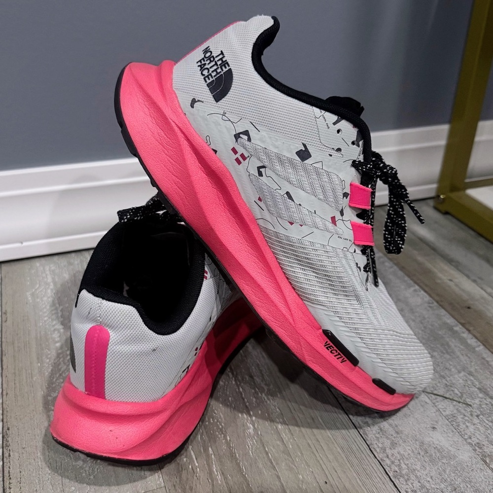The North Face Womens VECTIV EMINUS Trail Running Shoe - US 9 CORAL/GREY
